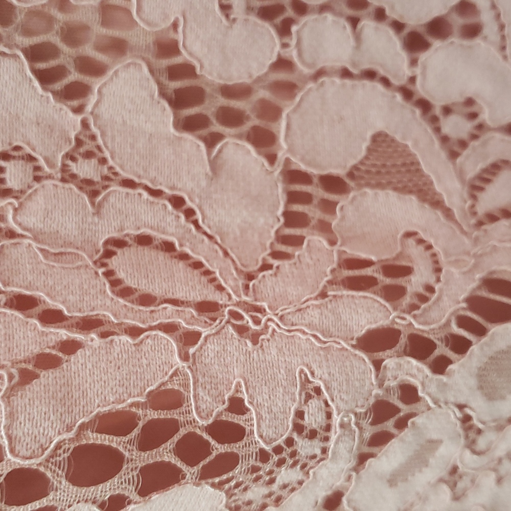 Beautiful Womens Isaac Mizrahi Live Cold Shoulder Lined Lace Top - Picture 2 of 10